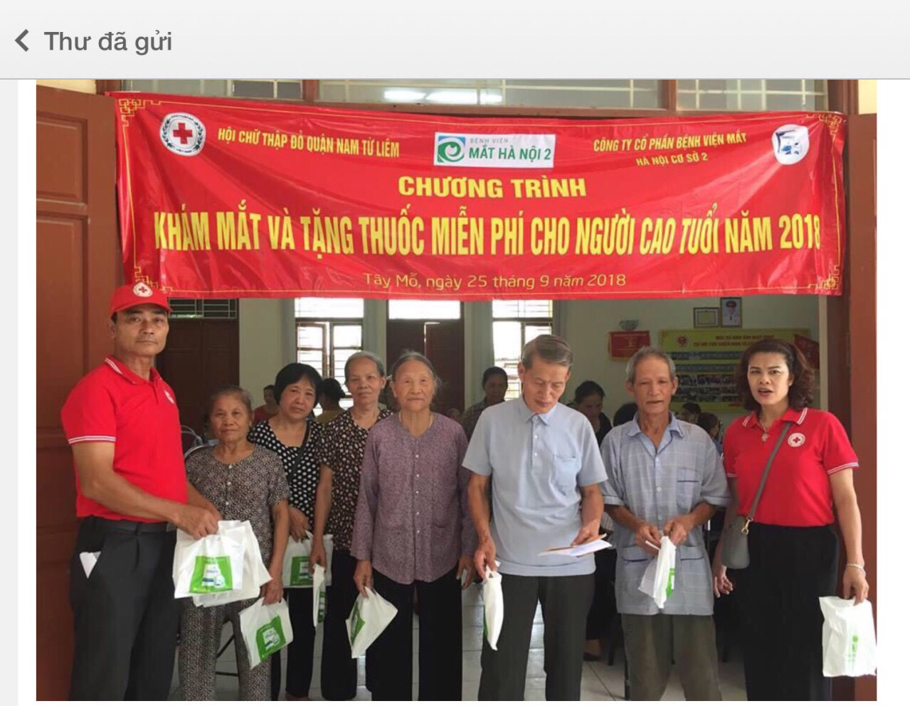 Phát thuốc nhỏ mắt thảo dược Vimaxx Lights miễn phí cho người cao tuổi tại 4 Quận của TP. Hà Nội